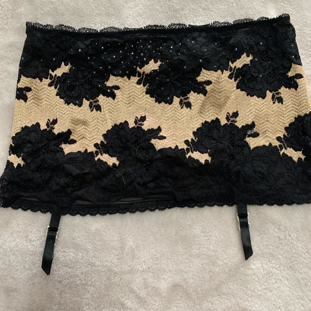 Sexy skirt with garter